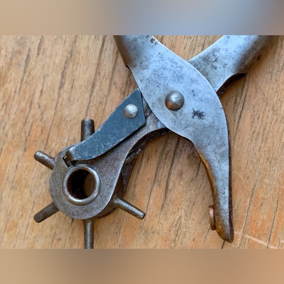 Vintage Sargent & Co. Solid Metal Rotating 6 Size Leather Hole Punching Tool - Picture 3 of 13